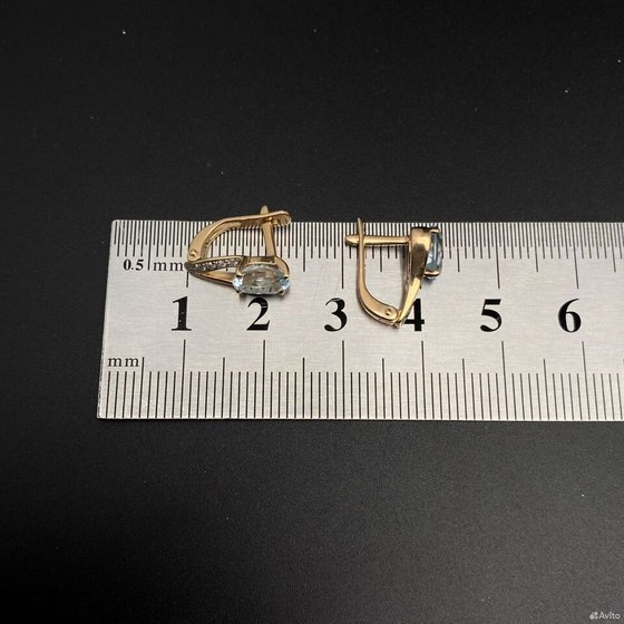 Золотые серьги с камнями 585пр. вес: 2,37гр