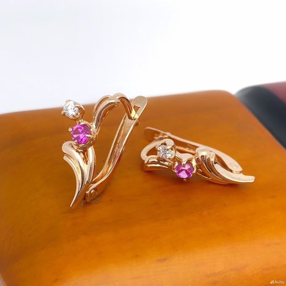 Золотые серьги с камнями 585пр. вес: 3,29гр