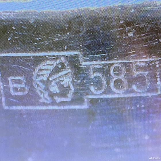 Золотое кольцо с камнями 585пр. размер: 20,2