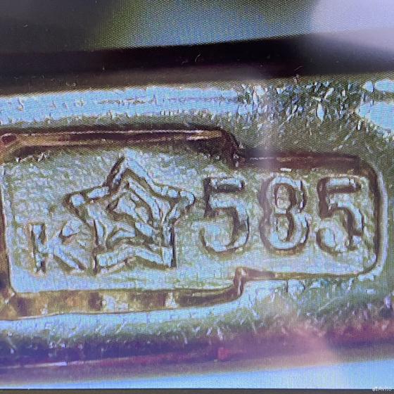 Золотое кольцо 585пр. вес: 1,67гр. размер: 17,8