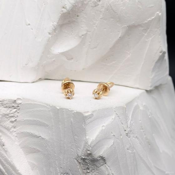 Золотые серьги с бриллиантами 585пр. вес: 1,53гр