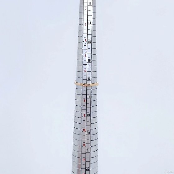 Золотое кольцо с камнями 585пр. размер: 17,2