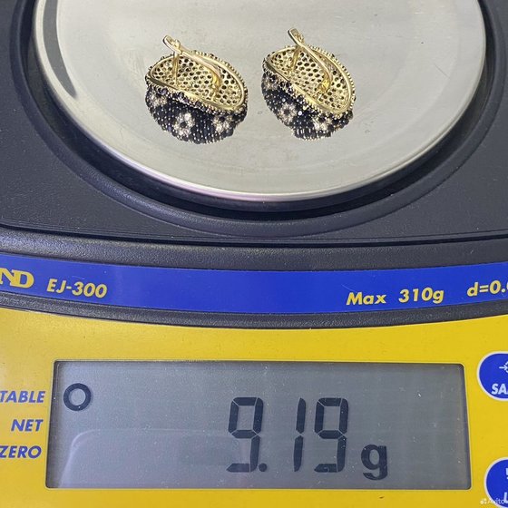 Золотые серьги с камнями 585пр. вес: 9,19гр