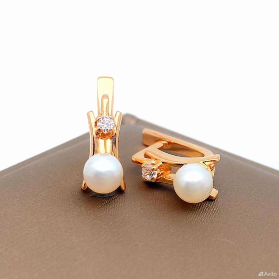 Золотые серьги с камнями 585пр. вес: 3,56гр