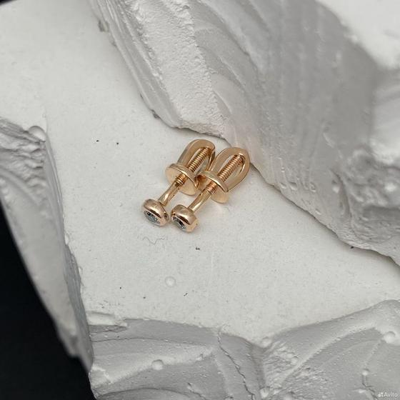 Золотые серьги с бриллиантами 585пр. вес: 1,02гр