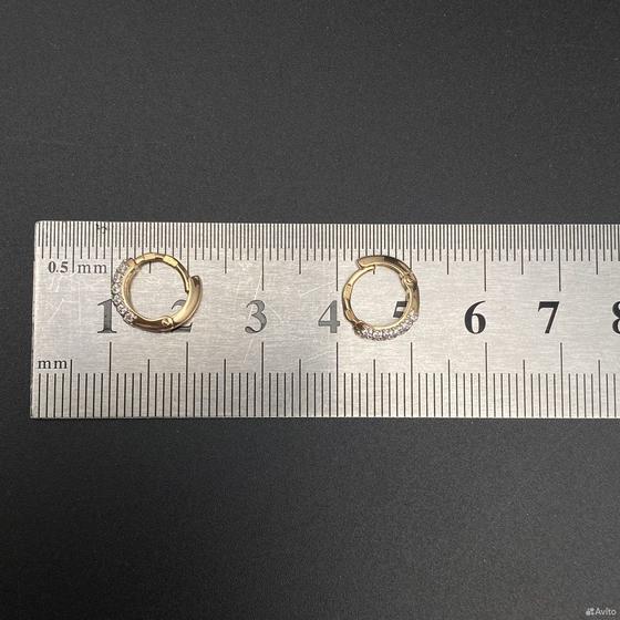 Золотые серьги с камнями 585пр. вес: 1,39гр