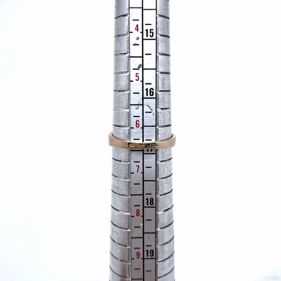Золотое кольцо с камнями 585пр. размер: 16,9