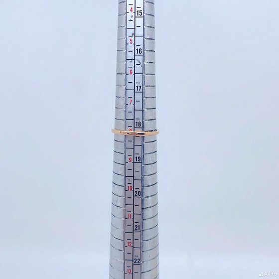 Золотое кольцо с камнями 585пр. размер: 18,2