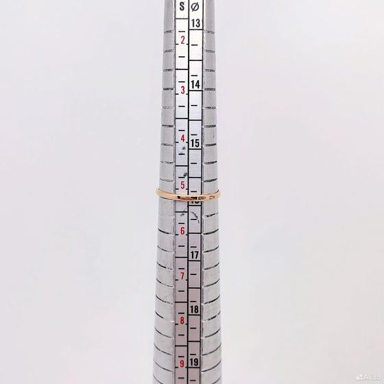 Золотое кольцо с камнями 585пр. размер: 15,9
