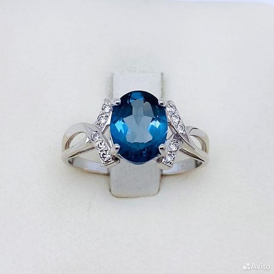 Золотое кольцо с камнями 585пр. размер: 17,5