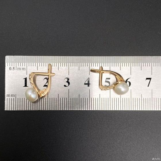 Золотые серьги с камнями 585пр. вес: 2,75гр