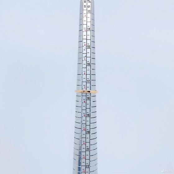 Золотое кольцо с камнями 585пр. размер: 17,5