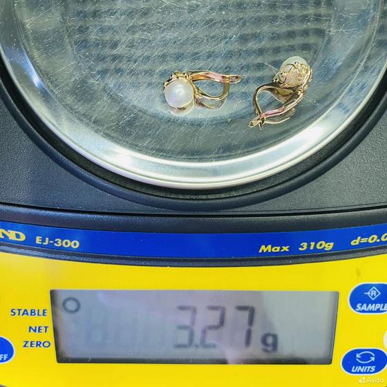 Золотые серьги с камнями 585пр. вес: 3,27гр