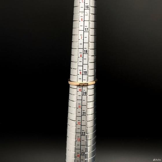 Золотое кольцо с камнями 585пр. размер: 19,5