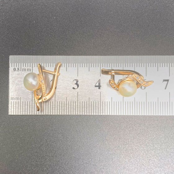 Золотые серьги с камнями 585пр. вес: 4,77гр
