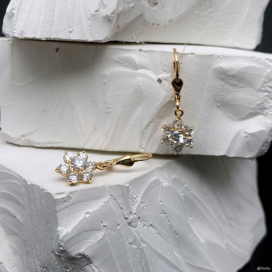 Золотые серьги с камнями 585пр. вес: 3,15гр