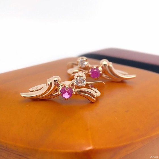 Золотые серьги с камнями 585пр. вес: 3,29гр