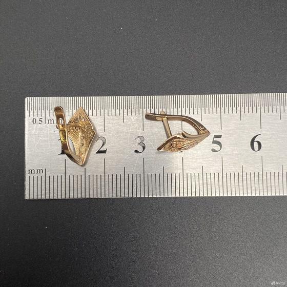 Золотые серьги с камнями 585пр. вес: 1,95гр