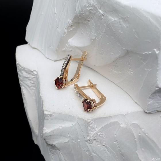 Золотые серьги с камнями 585пр. вес: 2,69гр