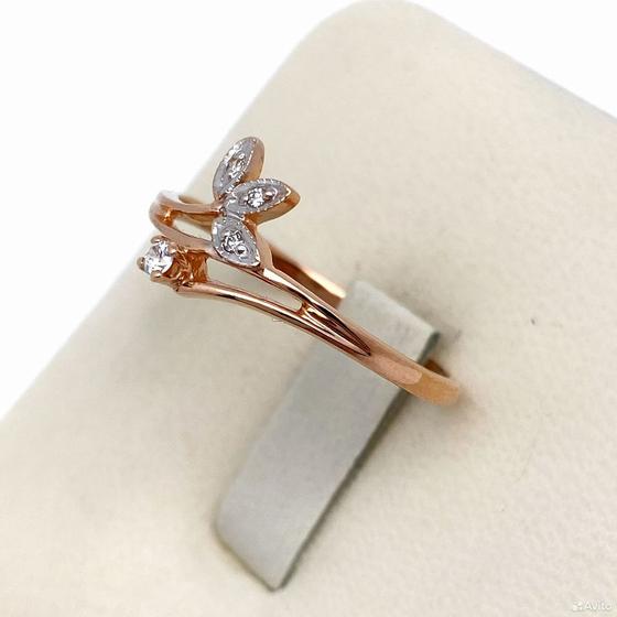 Золотое кольцо с камнями 585пр. размер: 17,5