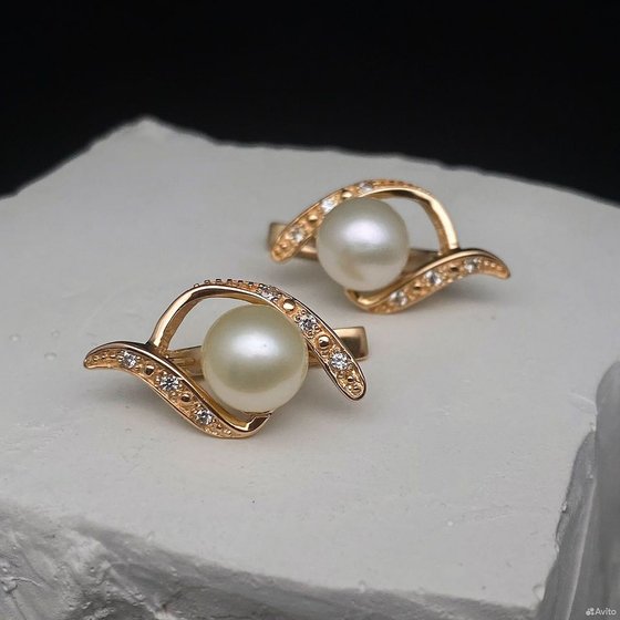 Золотые серьги с камнями 585пр. вес: 4,77гр