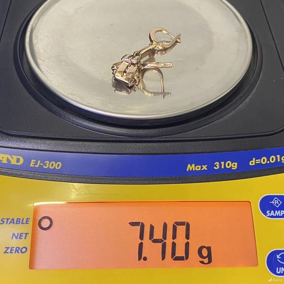 Золотые серьги с камнями 585пр. вес: 7,40гр