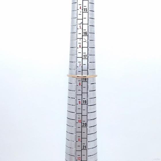Золотое кольцо с камнями 585пр. размер: 17,7