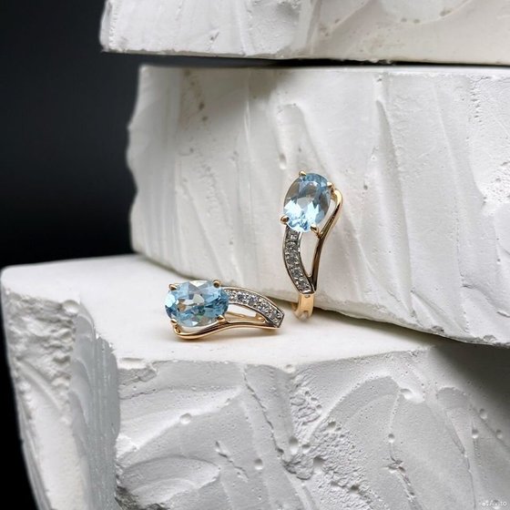 Золотые серьги с камнями 585пр. вес: 2,37гр