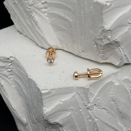 Золотые серьги с бриллиантами 585пр. вес: 1,02гр