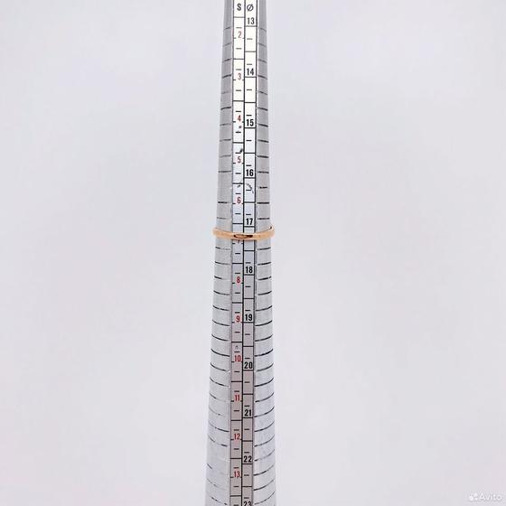 Золотое кольцо с камнями 585пр. размер: 17,2