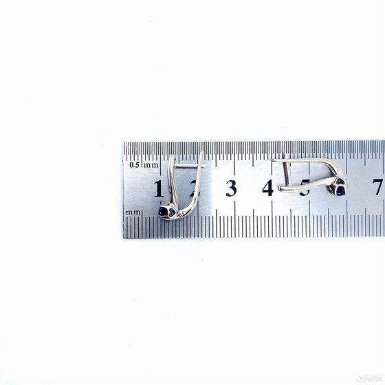 Золотые серьги с камнями 585пр. вес: 3.41гр