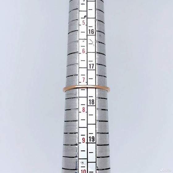 Золотое кольцо с камнями 585пр. размер: 17,5