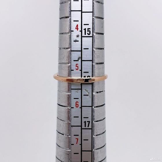 Золотое кольцо с камнями 585пр. размер: 15,9
