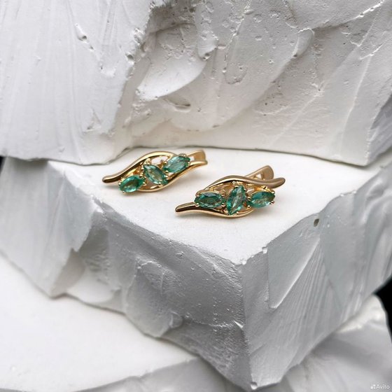 Золотые серьги с камнями 585пр. вес: 3,19гр