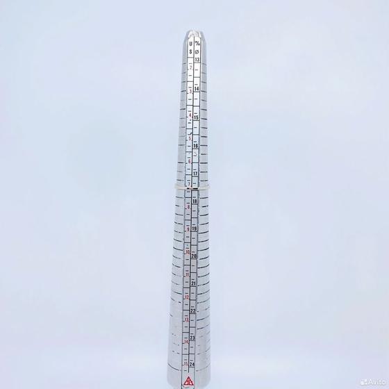 Золотое кольцо с камнями 585пр. размер: 17,5