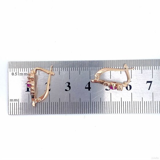 Золотые серьги с камнями 585пр. вес: 3,29гр