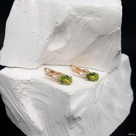 Золотые серьги с камнями 375пр. вес: 2,51гр