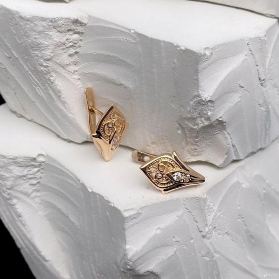 Золотые серьги с камнями 585пр. вес: 1,95гр