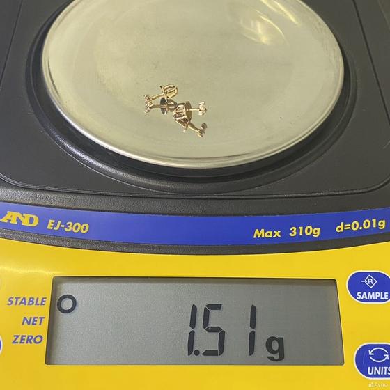 Золотые серьги с камнями 585пр. вес: 1,51гр